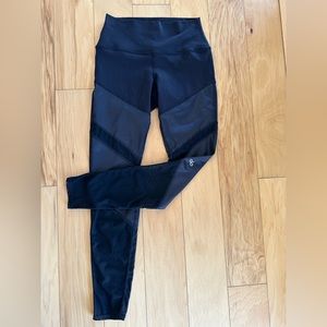 ALO YOGA LUXE SHEILA LEGGING Mesh Panel Striped Black Metallic size S